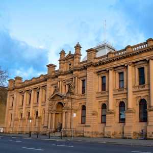 Hop on the open-top bus in Hobart, Australia – Discover top attractions, monuments, and hidden gems with a hop-on hop-off tour in 2026