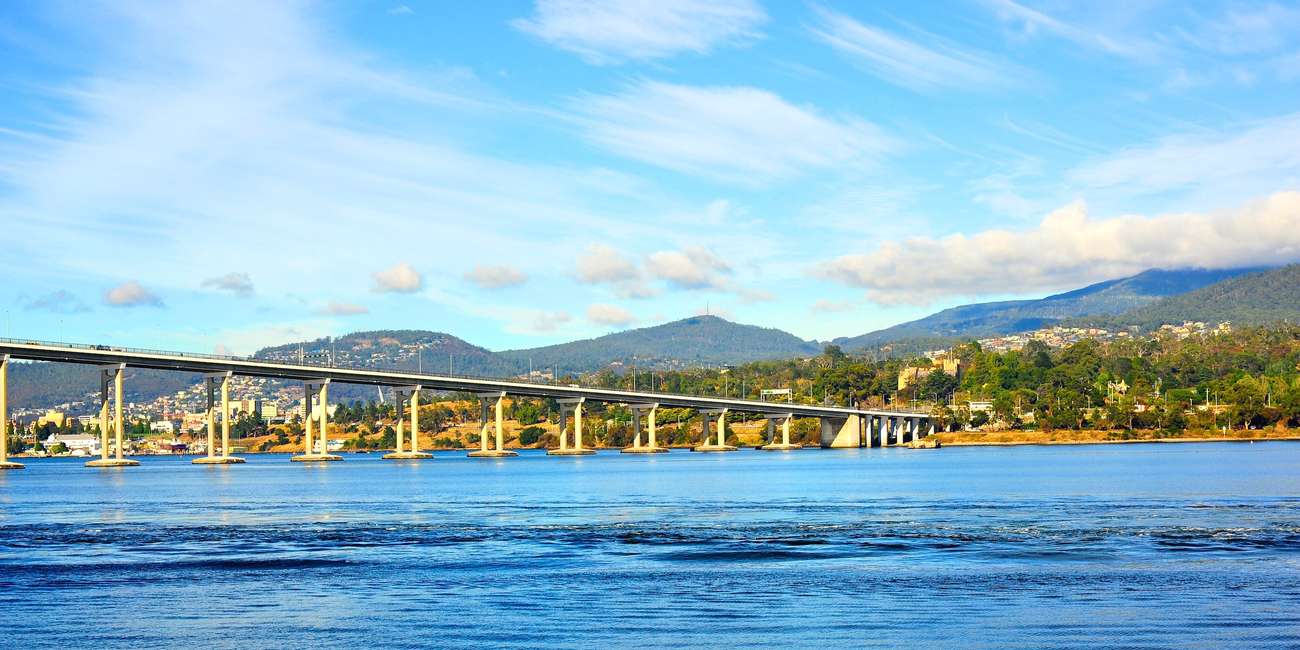 Hobart Hop-On Hop-Off Sightseeing Bus Tours – Iconic landmarks, panoramic city views, and must-see attractions in 2025 Hop-on hop-off sightseeing bus tours in Hobart, Australia – Top landmarks, famous attractions, and hidden gems in 2025