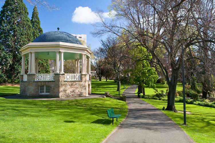 Explore Hobart with hop-on hop-off tickets – Hassle-free sightseeing and breathtaking views in 2025 Discover Hobart with official hop-on hop-off bus tours – Flexible routes, iconic monuments, and panoramic city views 2025